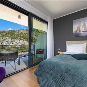 4 bedroom villa with pool and sea views near Dubrovnik sleeps 8